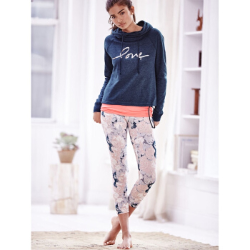 Victoria's Secret Cropped Leggings